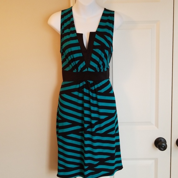 Fun pattern green and black dress - Picture 2 of 6